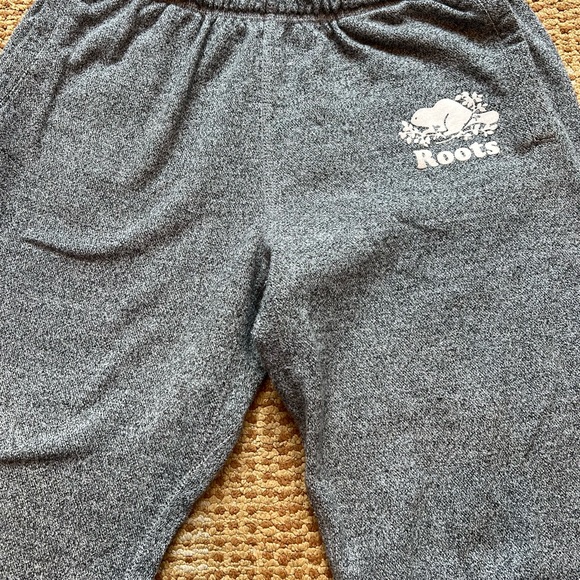 ROOTS grey comfy sweatpants - Picture 8 of 8